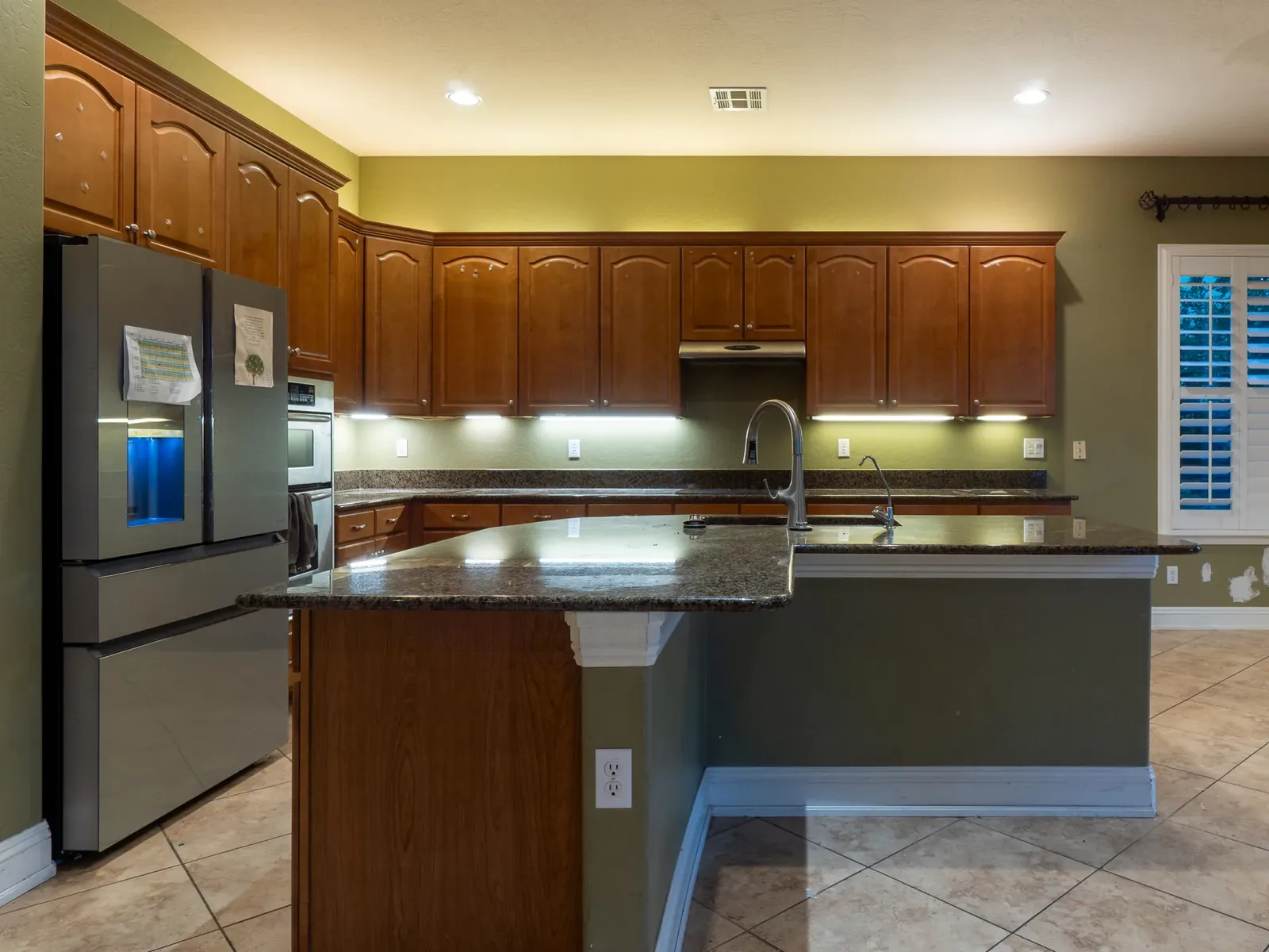 Transitional kitchen before the remodel